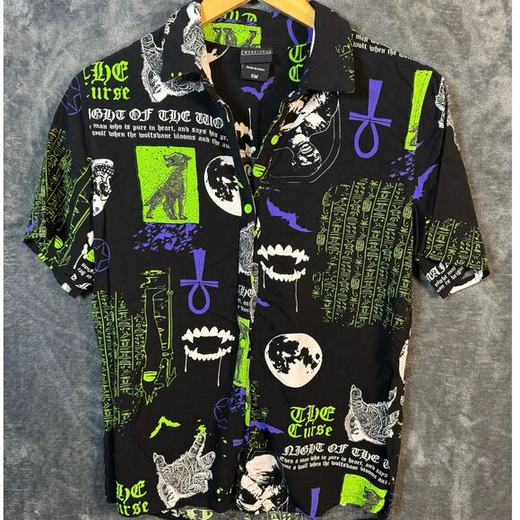 Universal Tops - Hot Topic Universal Monsters Collage Girls Woven Button-Up Size Small